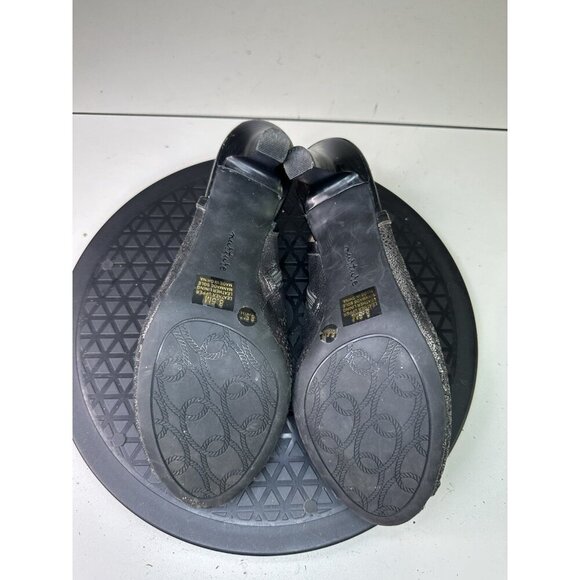 Nurture Black Gray Leather Open Toe Sandal Laser cut Sz 8.5 M - Picture 3 of 7